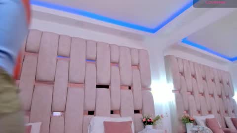 Noa online show from December 2, 3:52 am