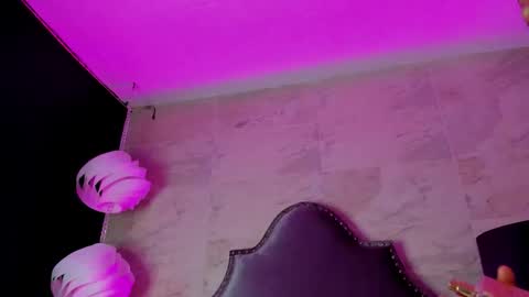 Zoe  online show from May 7, 3:33 am