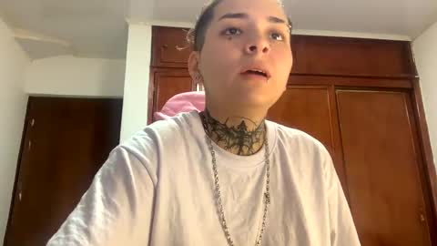 noah hehim    online show from January 24, 11:34 pm