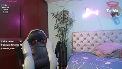 noelia_milfs online show from June 13, 3:04 am