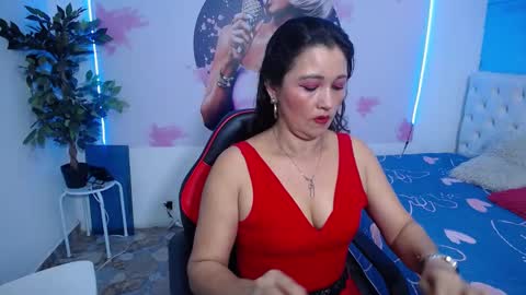 Snapshot of noelia_milfs chatting on October 7, 5:39 pm noelia_milfs online show from October 7, 5:39 pm