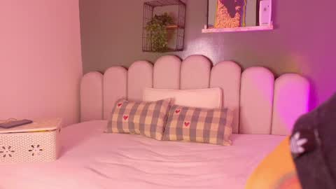 NOELIA online show from July 29, 9:09 am