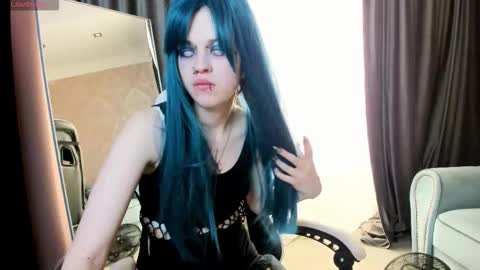 Snapshot of noellegothicshadow chatting on October 1, 10:04 pm Elly online show from October 1, 10:04 pm