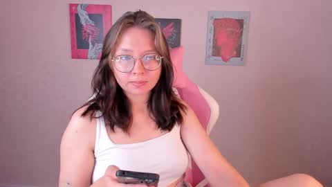 Snapshot of noora_moore chatting on September 23, 12:20 am NOORA online show from September 23, 12:20 am