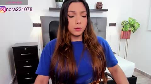 Snapshot of nora22xx chatting on December 22, 2:39 am Nora online show from December 22, 2:39 am