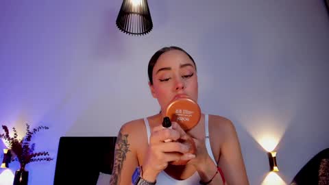 Snapshot of nora_dasilva chatting on December 4, 12:30 am Nora Da Silva online show from December 4, 12:30 am