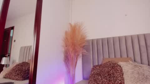 Snapshot of nora_dasilva chatting on February 27, 12:43 am Nora Da Silva online show from February 27, 12:43 am