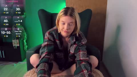 Nora Cutie u online show from December 7, 9:28 am