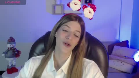 Snapshot of nora_vennucci chatting on December 22, 8:14 pm Nora online show from December 22, 8:14 pm