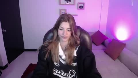 Snapshot of nora_vennucci chatting on December 13, 8:58 pm Nora online show from December 13, 8:58 pm