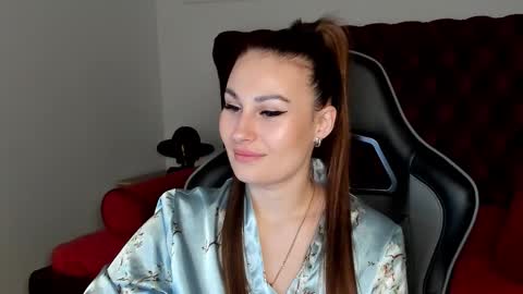 NoraFoxes online show from November 29, 5:22 am