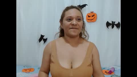 Snapshot of norapaker chatting on October 10, 12:26 am norapaker online show from October 10, 12:26 am