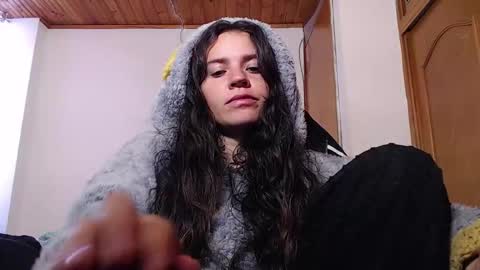 noreen_ online show from February 1, 9:13 pm