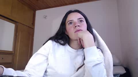 noreen_ online show from March 17, 7:40 pm