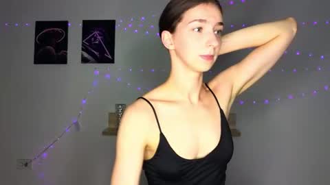 Hello My name is Helene NTMU  Finger up if u like what u see online show from June 17, 2:51 pm