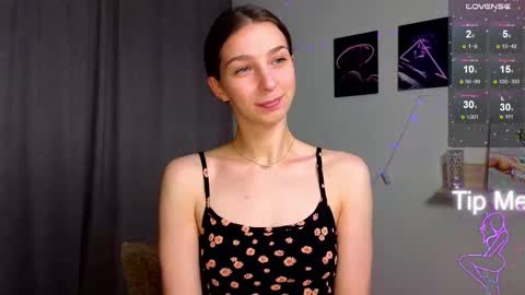 Snapshot of not_yourtoy chatting on October 7, 2:21 pm Hello My name is Helene NTMU Finger up if u like what u see online show from October 7, 2:21 pm