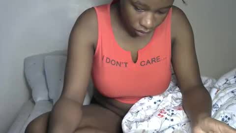 novaah online show from April 18, 11:48 pm