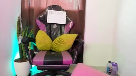 Nia online show from November 23, 7:15 pm