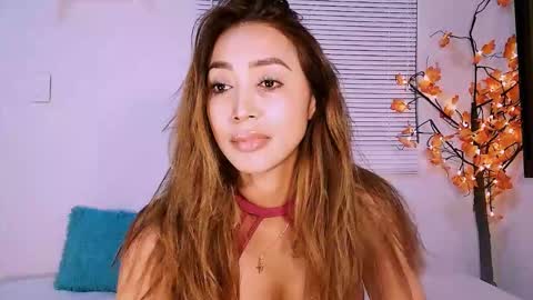 Nycole online show from November 25, 2:25 am