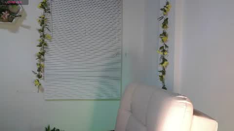 Nycole online show from June 21, 12:03 am