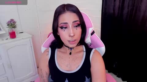 Snapshot of nyx_blackmoon chatting on September 28, 4:01 pm Nyx BlackMoon online show from September 28, 4:01 pm