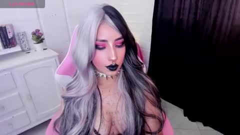 Snapshot of nyx_blackmoon chatting on October 11, 4:10 pm Nyx BlackMoon online show from October 11, 4:10 pm
