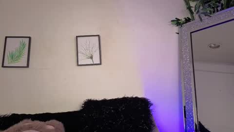 Snapshot of nyx_nayla chatting on October 4, 6:08 am online show from October 4, 6:08 am
