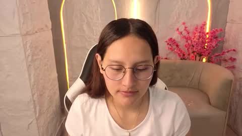 Snapshot of nyx_tamy_tx chatting on October 3, 1:49 pm Online 800 to 1400 online show from October 3, 1:49 pm