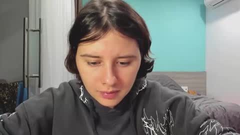 Evie online show from December 15, 11:01 am