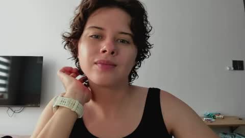 Evie online show from April 22, 2:08 am