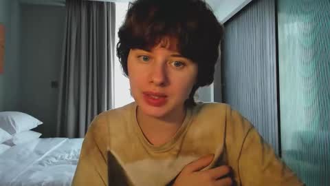 Evie online show from November 17, 6:36 am