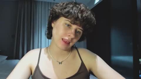 Evie online show from November 19, 3:34 pm