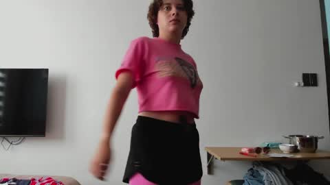 Evie online show from April 27, 5:04 am