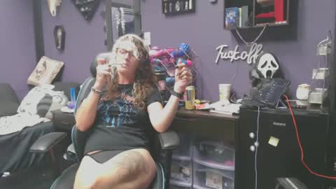 Snapshot of oddywithabody chatting on October 13, 7:11 am Oddy With A Body online show from October 13, 7:11 am