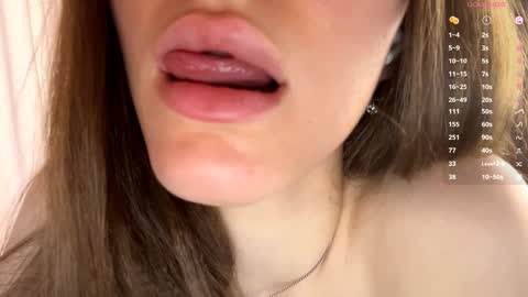 Mia online show from October 9, 9:13 am