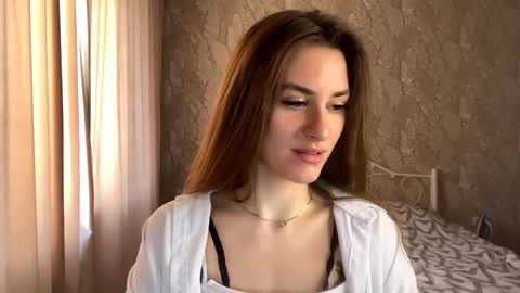 Mia online show from October 18, 9:23 am