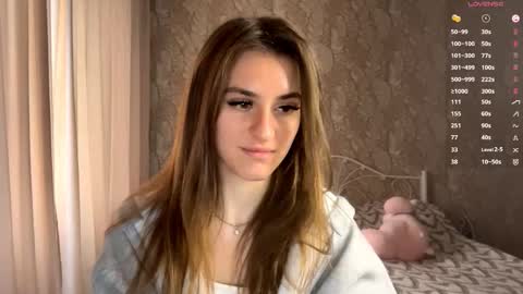 Mia online show from September 20, 8:01 am