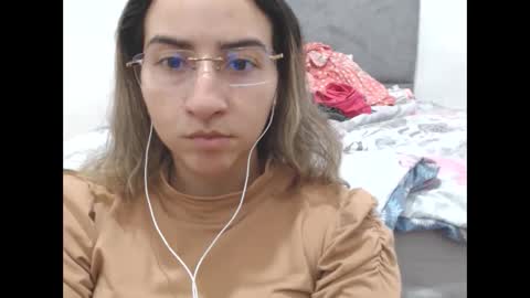 Snapshot of odette_brigh_ chatting on September 23, 10:30 pm Val online show from September 23, 10:30 pm