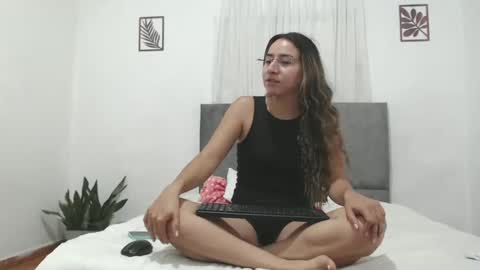 Snapshot of odette_brigh_ chatting on September 15, 6:04 pm Val online show from September 15, 6:04 pm