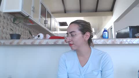Snapshot of odette_brigh_ chatting on January 30, 7:04 pm Val online show from January 30, 7:04 pm