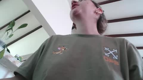 Snapshot of odette_brigh_ chatting on February 15, 4:01 pm Val online show from February 15, 4:01 pm