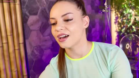 Snapshot of og_shorty chatting on October 9, 4:22 pm Monica online show from October 9, 4:22 pm