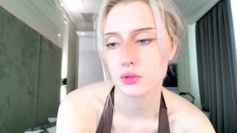 Lily online show from July 22, 1:56 pm