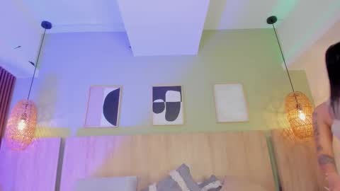 Holly online show from January 8, 5:50 pm