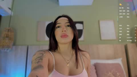 Holly online show from April 11, 11:25 am