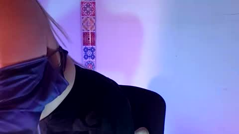 Snapshot of oh_xxxlt4 chatting on February 1, 12:05 pm Oh xxxLt4 online show from February 1, 12:05 pm