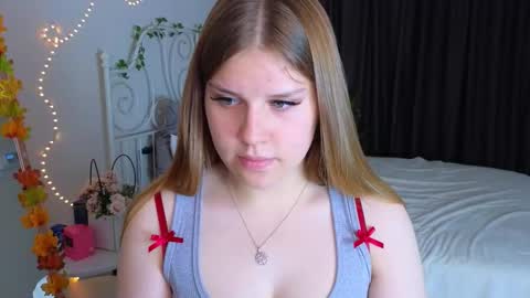 Snapshot of ohh_caitlyn chatting on October 5, 1:43 am ohh_caitlyn online show from October 5, 1:43 am