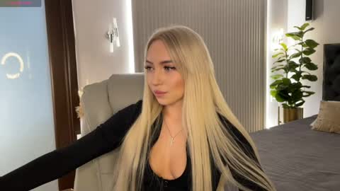 Emma online show from April 15, 1:17 am