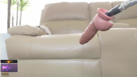 Snapshot of ohmysweetkitty chatting on October 11, 5:37 pm Lyz online show from October 11, 5:37 pm