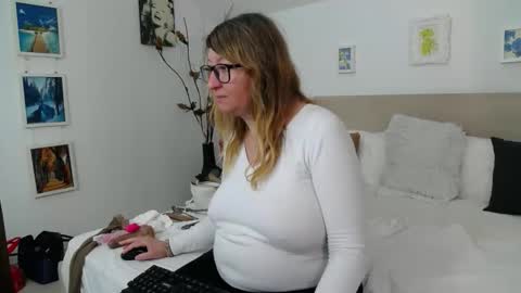 Olga Pavlova online show from April 4, 12:37 pm